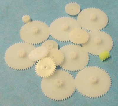 Assorted Small Plastic Motor Gears (16pcs) #SVM-MR5