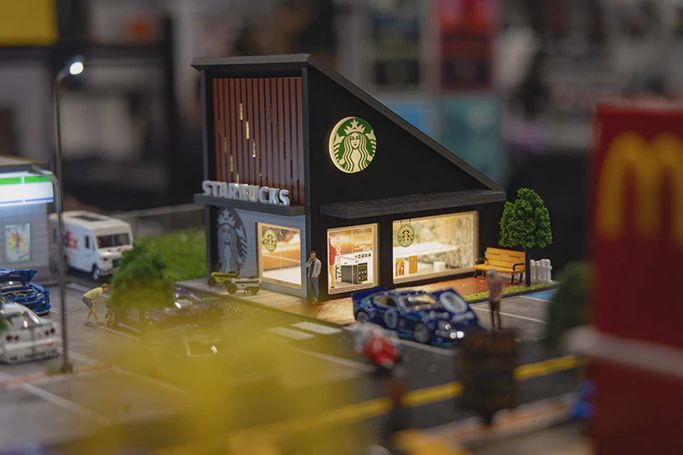 Cardinal 1/64 Diorama Kit Starbucks Diorama - 710025