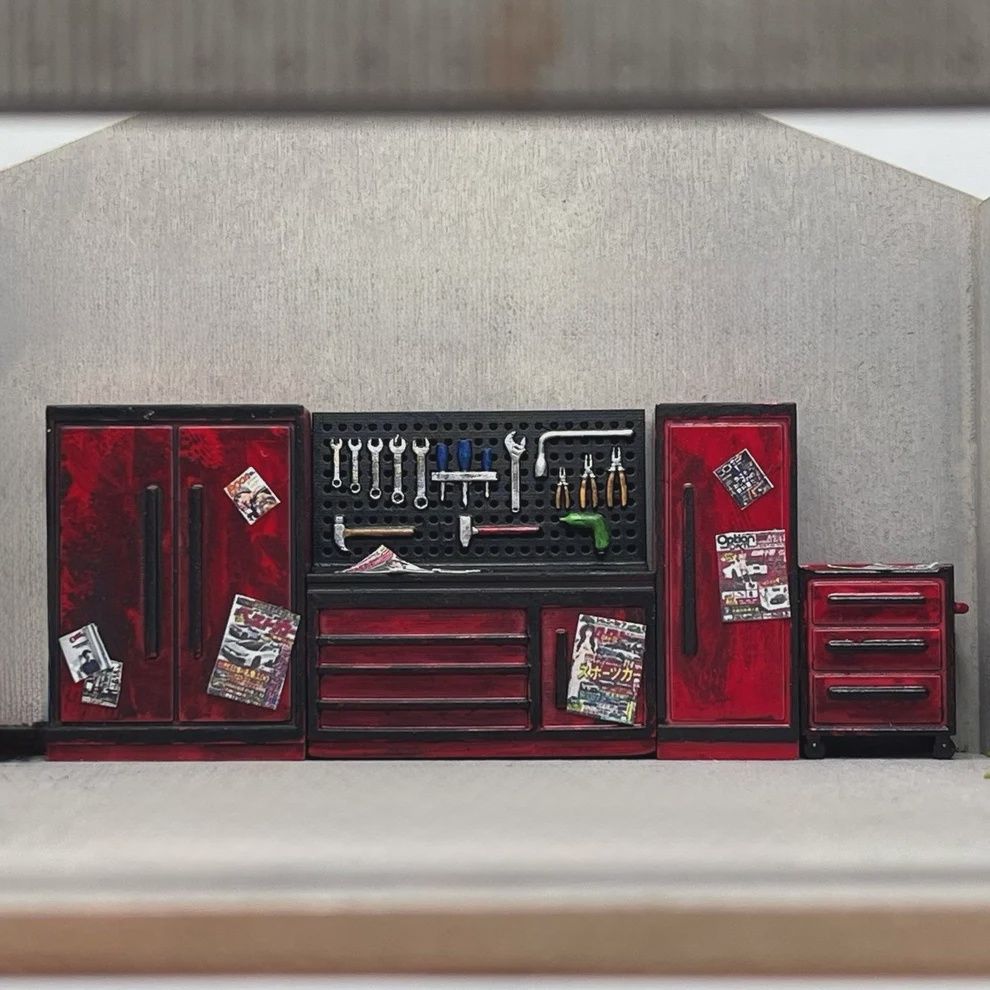 Cardinal 1/64 Weathered Garage Tool Storage - Assorted Colours