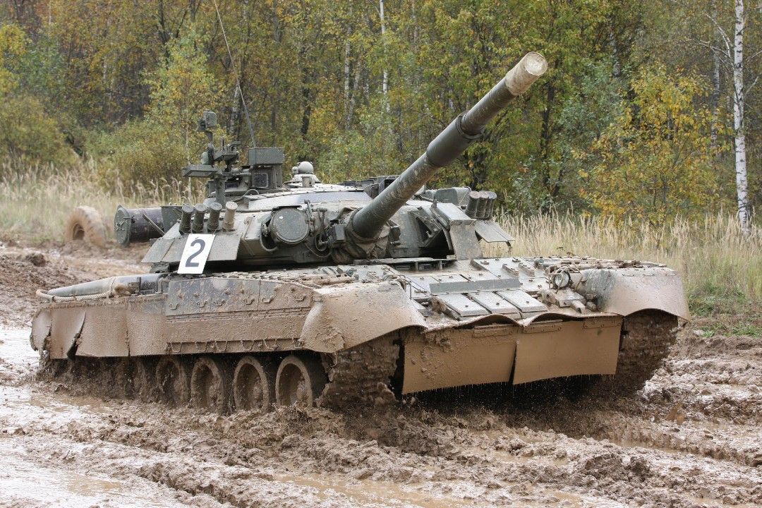 Russian T-80U MBT 1/35 by Trumpeter