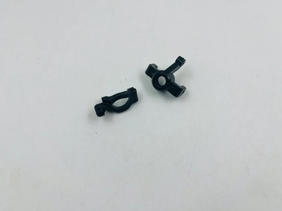 RC Pro L/R Front Hub Carriers And Steering Hubs - R1815