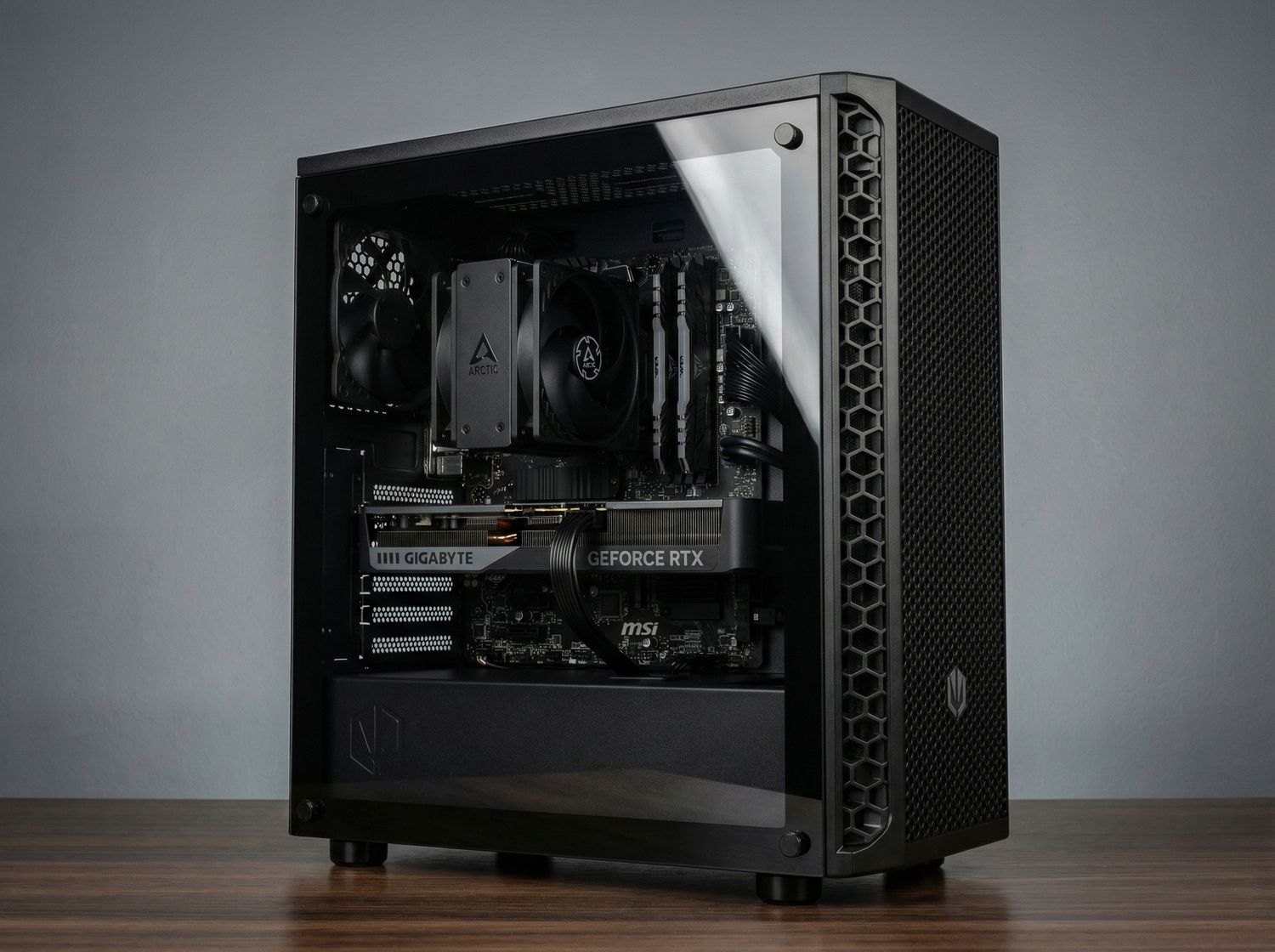 Ryzen 5 7500F / RTX 5060 Ti 16GB / 32 GB RAM / 1TB Dysk M.2 / Bez RGB