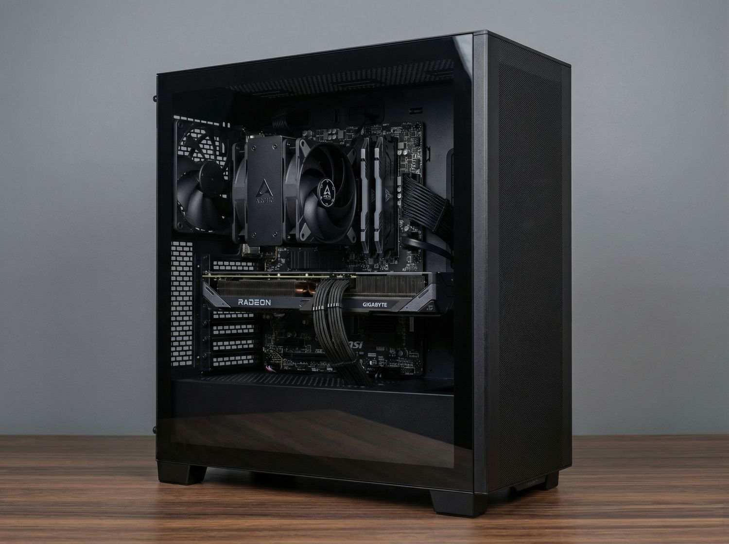 Ryzen 5 7500F / RX 9060 XT / 32 GB RAM / 1TB Dysk M.2 / Bez RGB