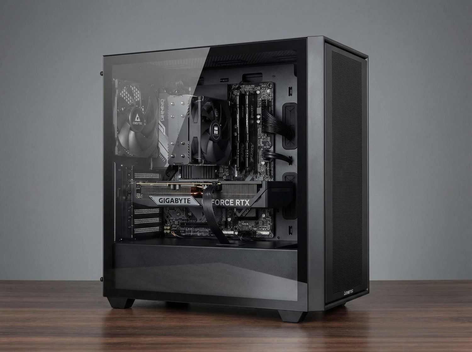 I5 14400f / RTX 5060 8 GB / 16 GB RAM / 1TB Dysk M.2 / Night Hunter / Bez RGB