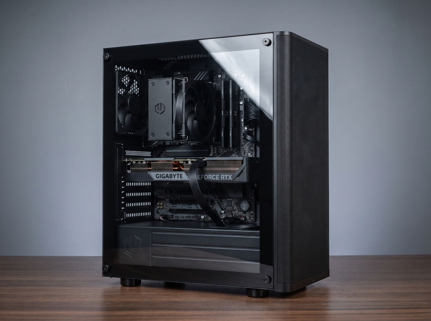 Ryzen 5 8400f / RTX 5060 8GB / 16 GB RAM / 1TB Dysk M.2 / Endorfy Ventum 200 Air / Bez RGB