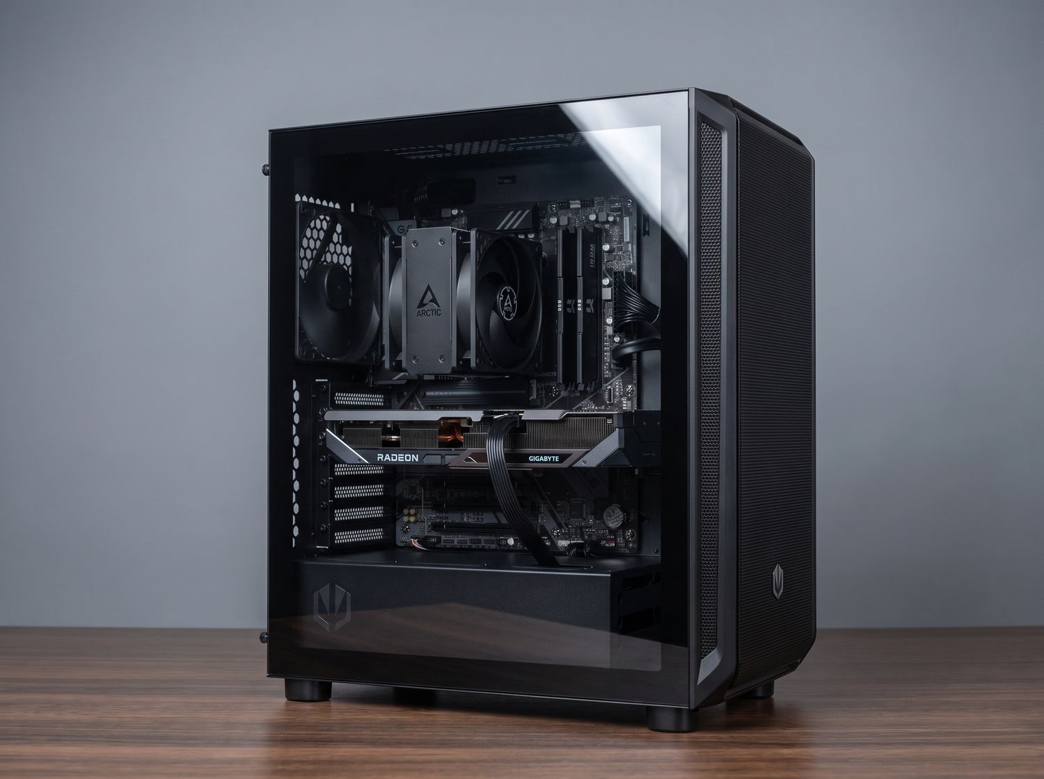 Ryzen 5 9500f / RX 9070 16GB / 32 GB RAM / 2TB Dysk M.2 / Endorfy Arx 500 Air / Bez RGB