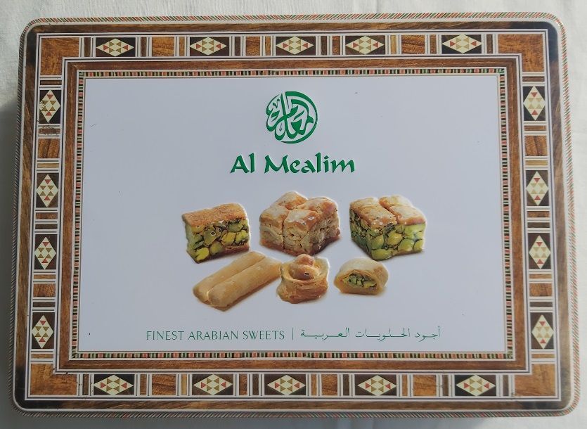 Scatola Latta Tin Box Al Mealim Finest Arabian Sweets Dubai Emirati Arabi Uniti 2015 (empty) Scatola Latta Tin Box Al Mealim Finest Arabian Sweets Dubai Emirati Arabi Uniti 2015 (empty)