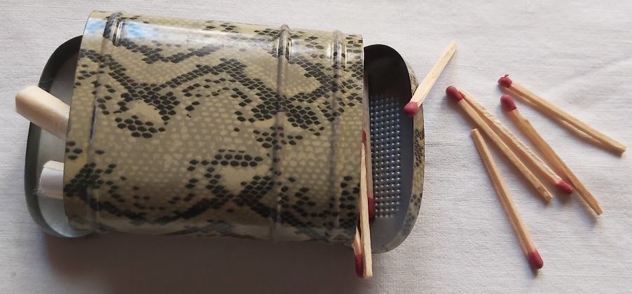 Scatola Latta Portasigarette e Portafiammiferi Accensione SLPSPF Scatola Latta Portasigarette e Portafiammiferi Accensione SLPSPF