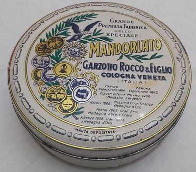 Scatola Latta Mandorlato Garzotto Rocco & Figlio del 1986 Scatola Latta Mandorlato Garzotto Rocco & Figlio del 1986