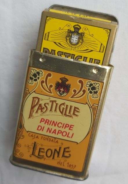 Scatola Latta Tin Box Pastiglie Aromatiche Leone Principe di Napoli Vintage Scatola Latta Tin Box Pastiglie Aromatiche Leone Principe di Napoli Vintage