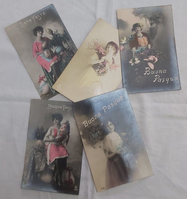 Serie Set 5 Cartoline Cartolina Non Viaggiate Buona Pasqua Donne con Uova Pasquali Vintage