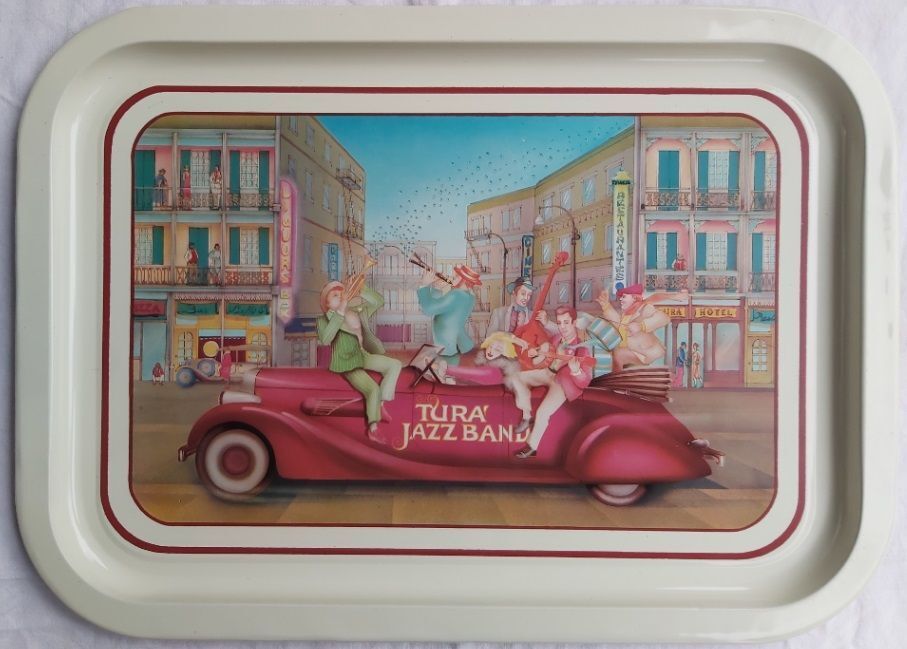 Set Vassoio e 6 Sottobicchieri Turà Jazz Band Latta Mywatt Compagnia delle Indie 1984 Set Vassoio e 6 Sottobicchieri Turà Jazz Band Latta Mywatt Compagnia delle Indie 1984