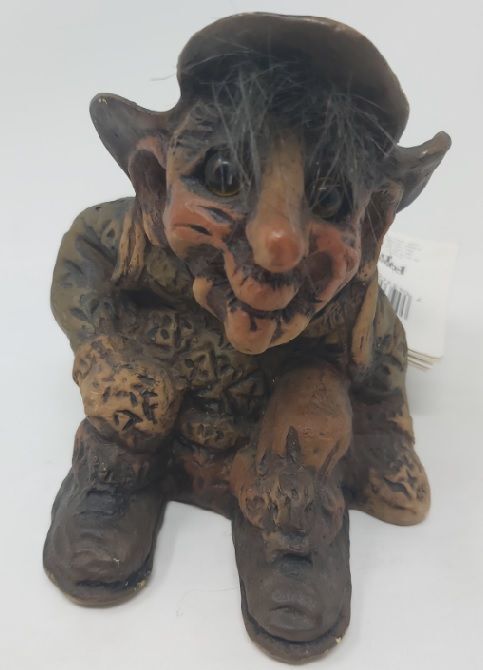 Troll Fosse Norway Rannicchiato con Cappello art 157 Troll Fosse Norway Rannicchiato con Cappello art 157