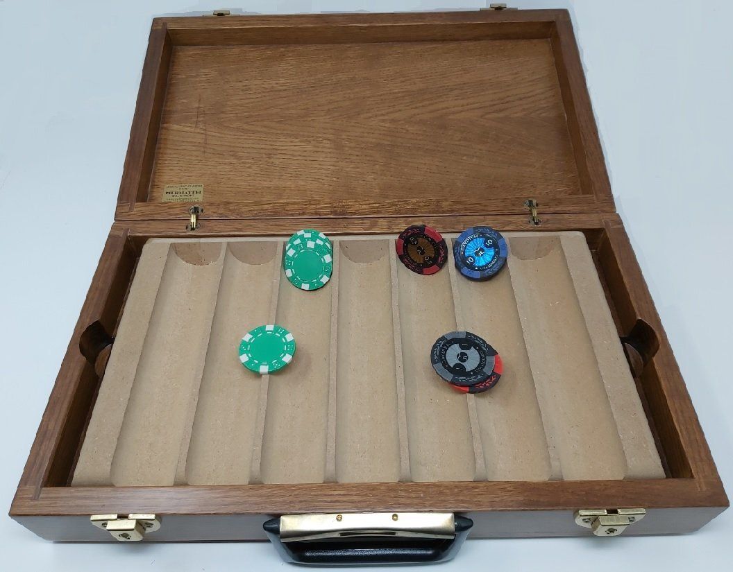 Valigetta Legno Massello Professionale Rastrelliera Estraibile Casinò da 350 Fiches (Piccola Ammaccatura in un Angolo) Valigetta Legno Massello Professionale Rastrelliera Estraibile Casinò da 350 Fiches (Piccola Ammaccatura in un Angolo)