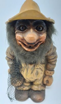 Troll Fosse Norway Troll Il Pescatore con Rete Anno 1998 (da Collezione) Troll Fosse Norway Troll Il Pescatore con Rete Anno 1998 (da Collezione)