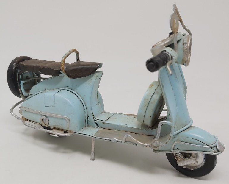 Vespa Piaggio in Ferro Piccola Azzurra (da Collezione) Vespa Piaggio in Ferro Piccola Azzurra (da Collezione)