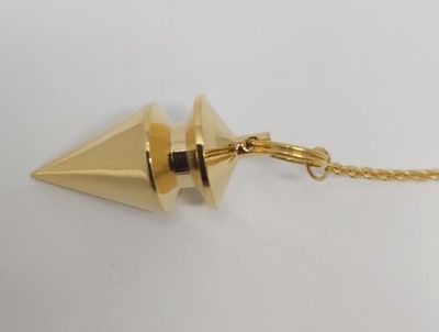 Pendolino in Ottone Forma a Cono Cilindrico con Incavo in Alto con Catenella e Perlina Pendolino in Ottone Forma a Cono Cilindrico con Incavo in Alto con Catenella e Perlina