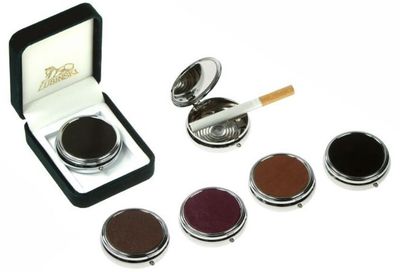 Posacenere da Tasca Pelle Capretto Acciaio Apertura Bottoncino a Scatto (Colori Assortiti) Posacenere da Tasca Pelle Capretto Acciaio Apertura Bottoncino a Scatto (Colori Assortiti)