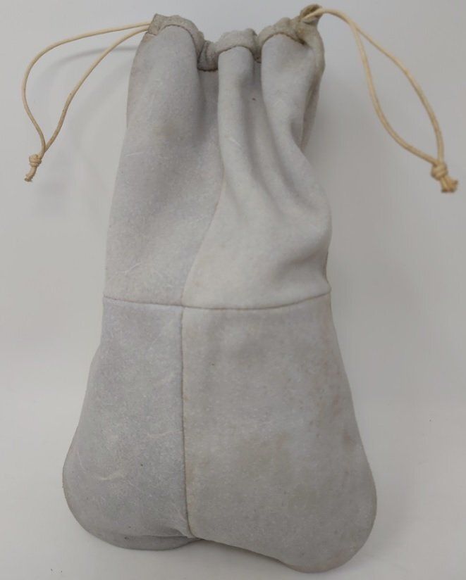 Sacchetto Pelle Originale di un Casinò Dismesso nel 1965 Porta Fiches e Bussolotti Tombola Sacchetto Pelle Originale di un Casinò Dismesso nel 1965 Porta Fiches e Bussolotti Tombola