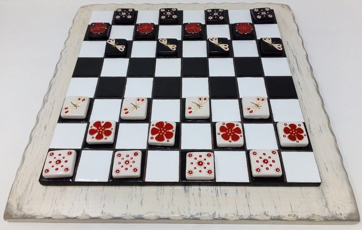 Scacchiera Bordo Legno Completa di Pedine Dama in Ceramica Artigianale Dipinta a Mano Scacchiera Bordo Legno Completa di Pedine Dama in Ceramica Artigianale Dipinta a Mano