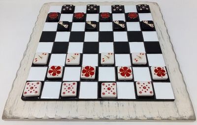 Scacchiera Bordo Legno Completa di Pedine Dama in Ceramica Artigianale Dipinta a Mano Scacchiera Bordo Legno Completa di Pedine Dama in Ceramica Artigianale Dipinta a Mano