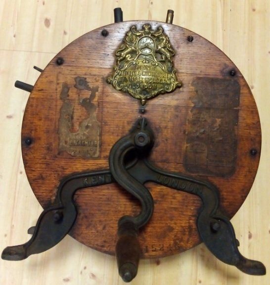 Macchina Rotante per Pulire Affilare Coltelli fine ‘800 Macelleria Mattatoio (Antiquariato Collezionismo) Macchina Rotante per Pulire Affilare Coltelli fine ‘800 Macelleria Mattatoio (Antiquariato Collezionismo)