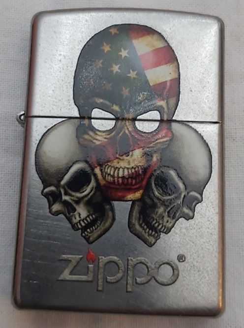 Accendino Zippo Three Skulls 15L022 Collezione Vintage Accendino Zippo Three Skulls 15L022 Collezione Vintage