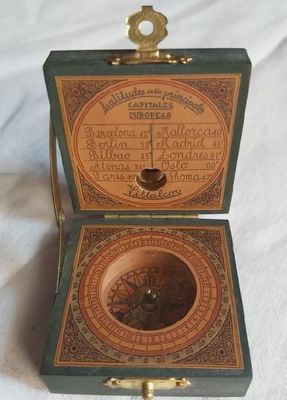 Bussola Latitudini Principali Capitali Europee V101 Legno Ottone Bussola Latitudini Principali Capitali Europee V101 Legno Ottone