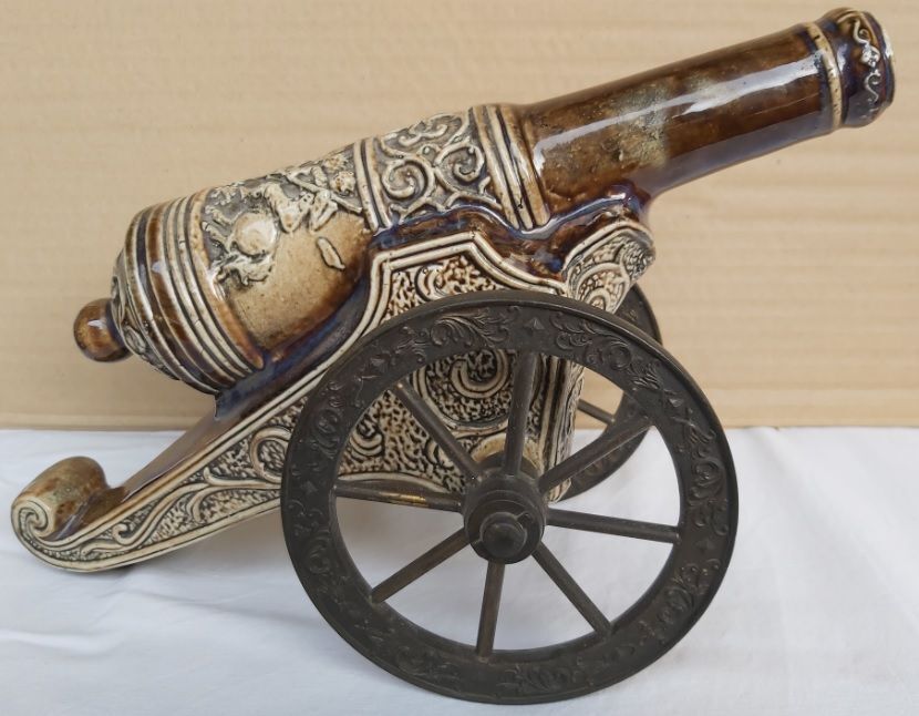 Bottiglia Liquore Brandy Cannone Ceramica d'Arte Soprammobile 1960 Bottiglia Liquore Brandy Cannone Ceramica d'Arte Soprammobile 1960