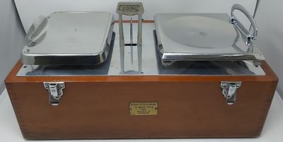 Bilancia Antica Doppio Piatto Burgh of Clydebank W & T Avery L.td Birmingham Anni '50 Bilancia Antica Doppio Piatto Burgh of Clydebank W & T Avery L.td Birmingham Anni '50