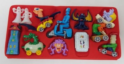 Cofanetto Porta Kinder Serie Completa 11 Personaggi Sorprese Ferrero Monster Hotel 2 Anno 2005 (da Collezione) Cofanetto Porta Kinder Serie Completa 11 Personaggi Sorprese Ferrero Monster Hotel 2 Anno 2005 (da Collezione)