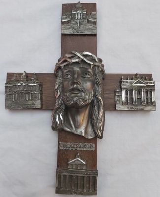 Crocifisso Anno Santo Giubileo 1975 Basiliche S. Pietro S. Maria Maggiore S. Giovanni S. Paolo Crocifisso Anno Santo Giubileo 1975 Basiliche S. Pietro S. Maria Maggiore S. Giovanni S. Paolo