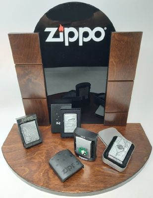 Espositore Zippo Legno Plexiglass Smontabile per Accendini e Accessori da Collezione Espositore Zippo Legno Plexiglass Smontabile per Accendini e Accessori da Collezione