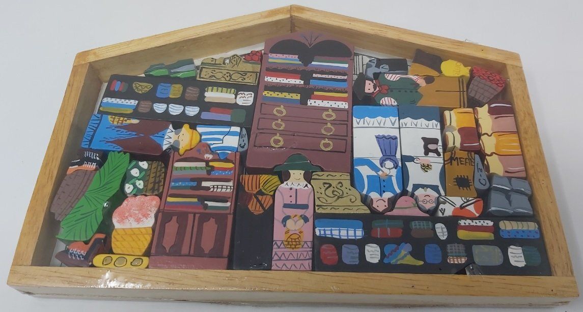 Giocattolo Casetta Mobili e Personaggi Oggetti in Legno Artives Museum Collection Giocattolo Casetta Mobili e Personaggi Oggetti in Legno Artives Museum Collection