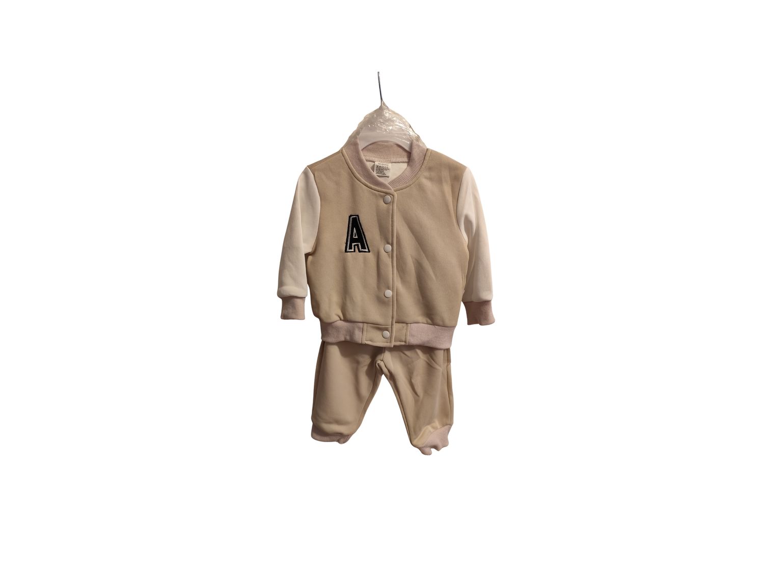 CONJUNTO EN COLOR TOSTADO, COMPUESTO DE CARDIGAN CON AUTOMÁTICOS Y PANTALÓN LARGO. CONJUNTO EN COLOR TOSTADO, COMPUESTO DE CARDIGAN CON AUTOMÁTICOS Y PANTALÓN LARGO.