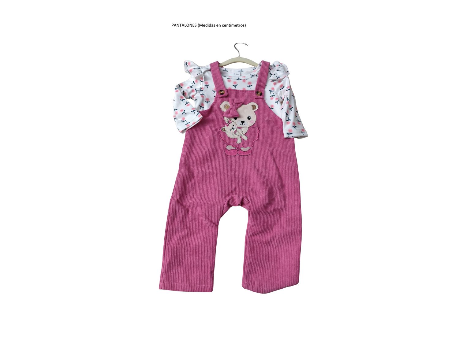 Peto de pana rosa con camiseta de flores