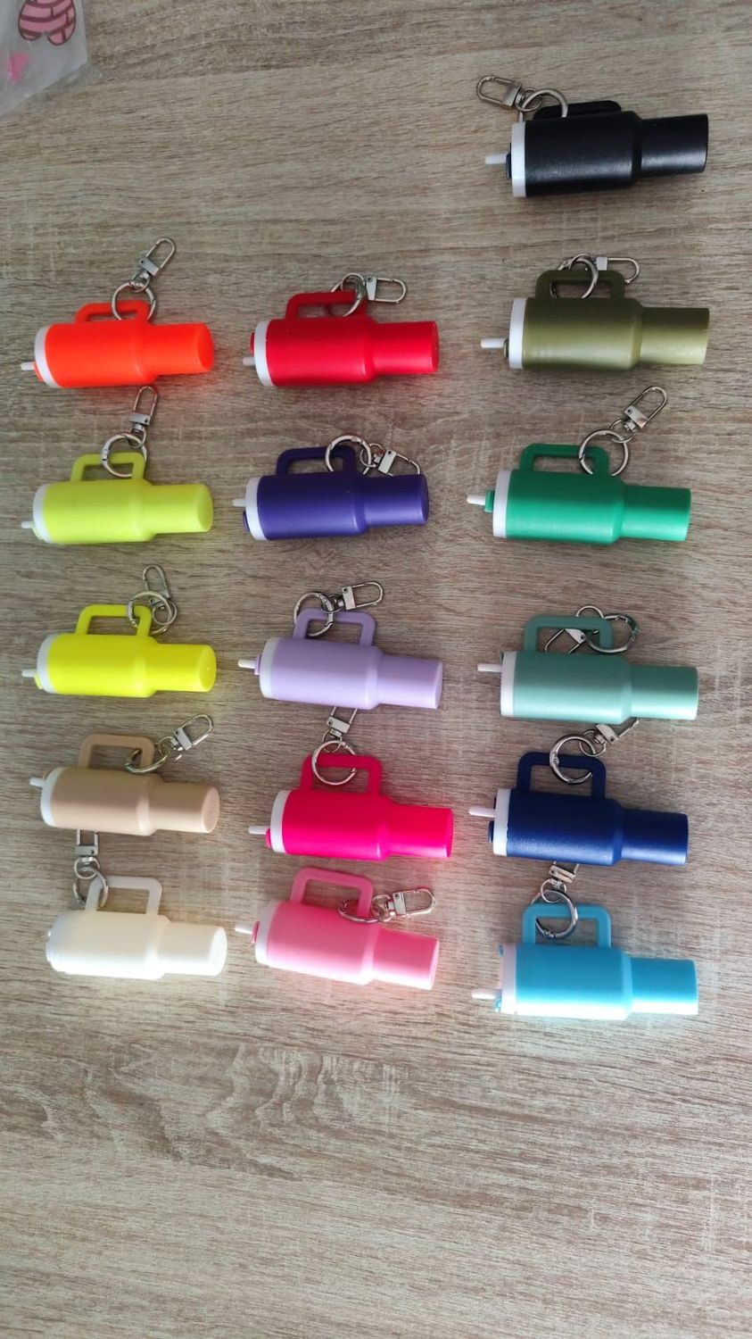 LLAVERO FORMA DE JARRA CON STICKER