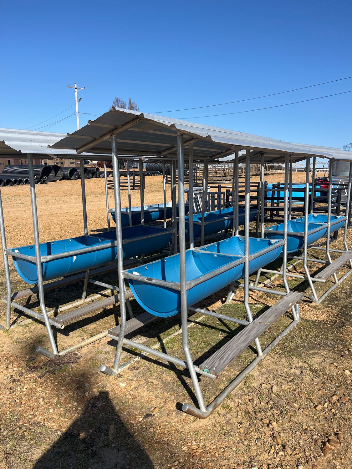 Feed Trough With Topper