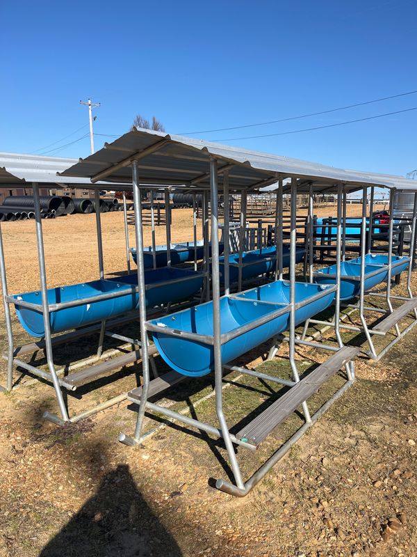 Feed Trough With Topper
