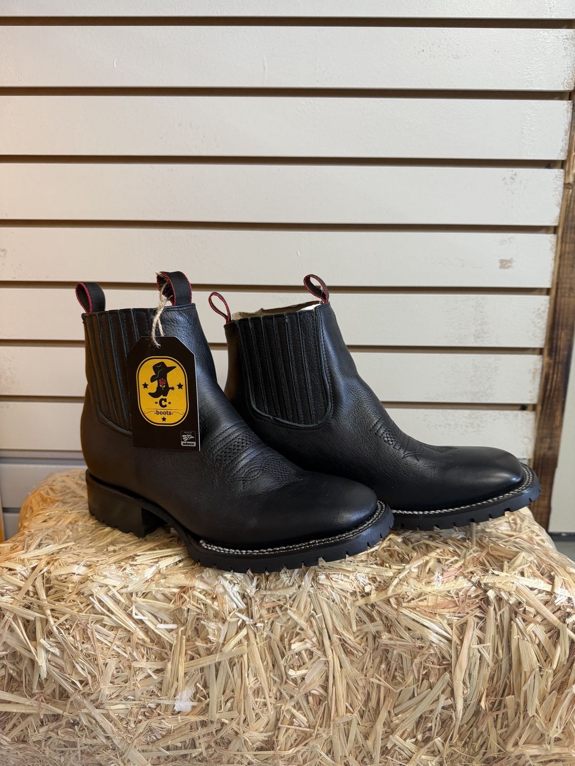 C. Boots Low Cut Black Crazy - 000021