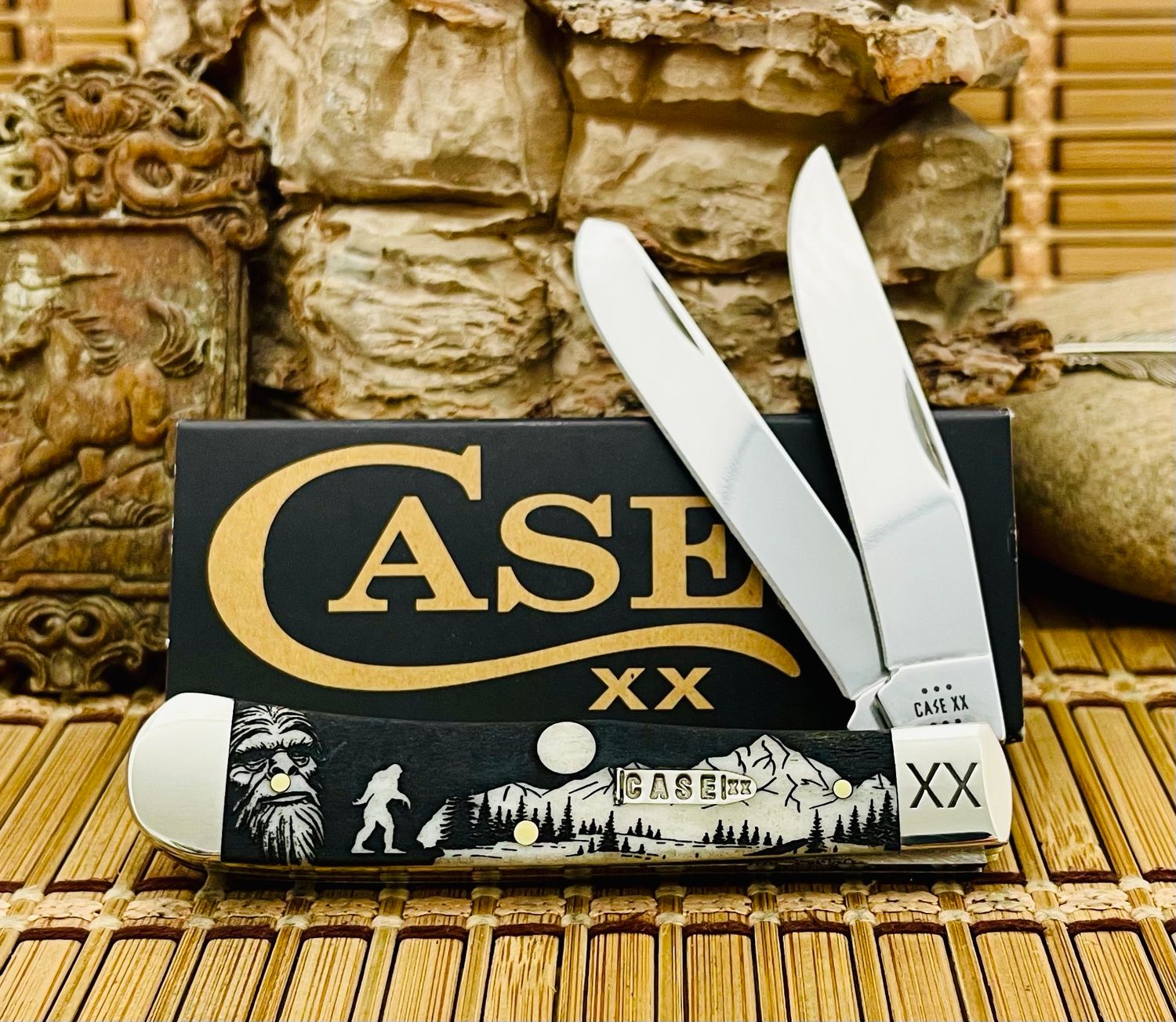 Case XX Smooth Natural Bone Sasquatch Trapper (6254SS) 1/500