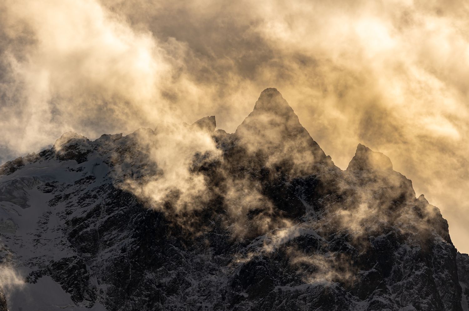 La Meije dans les Nuages