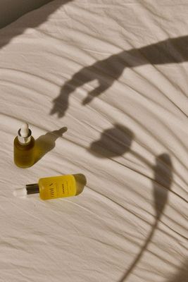 HUILE AVEC OMBRE MAINS