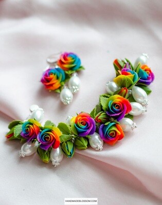 Set of two (bracelet and earrings) with rainbow roses and pearl beads, Tie dye bracelet, Multicolor roses