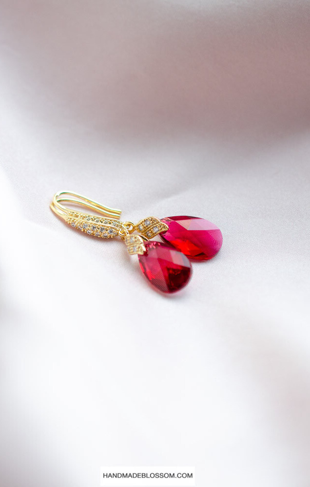 Swarovski "Scarlet" crystals dangle earrings