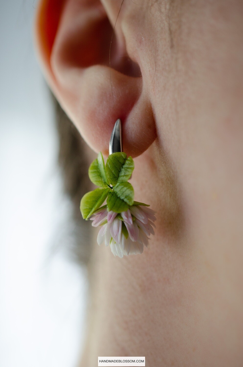 Dried 3D clover flower hoop earrings, Sterling silver post studs, Gifts for  her, Botanical earrings, Real flower earrings