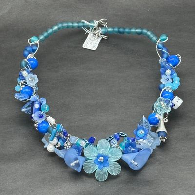 Halsband med pärlor