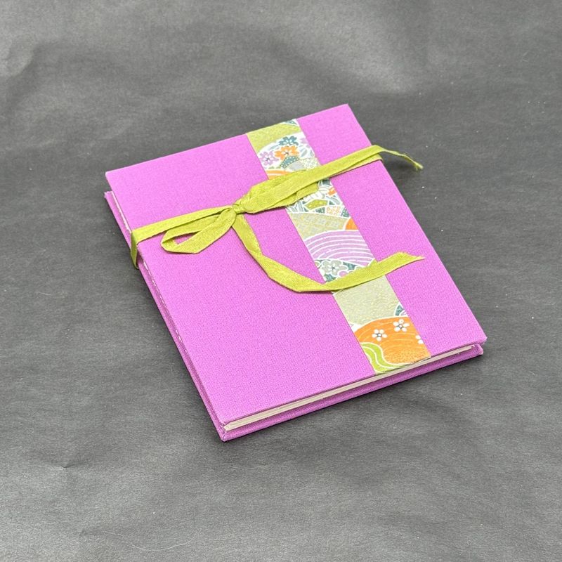 Handbundet album rosa