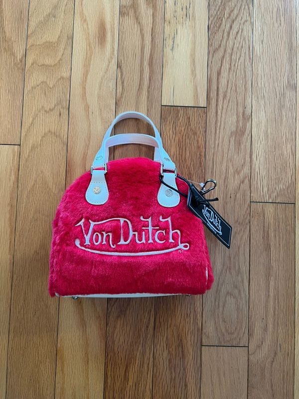 The hit girl eye and wing