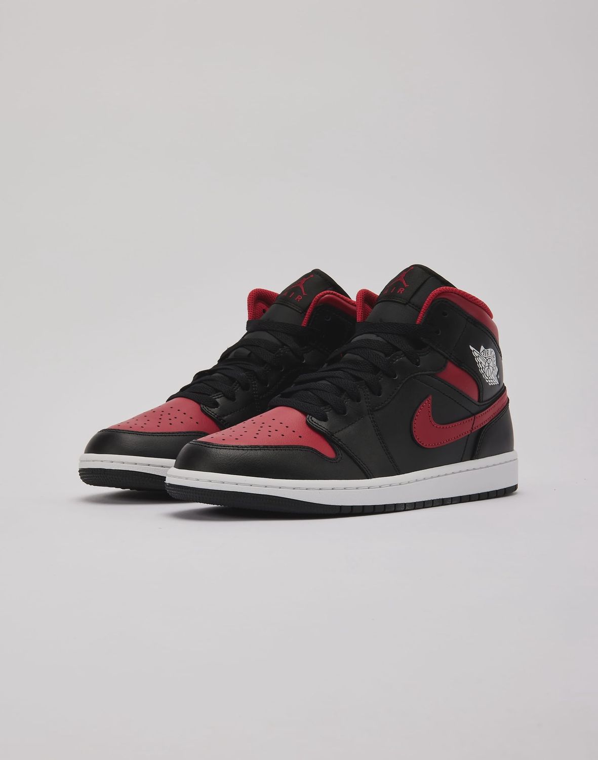 Jordan retro 1 mid